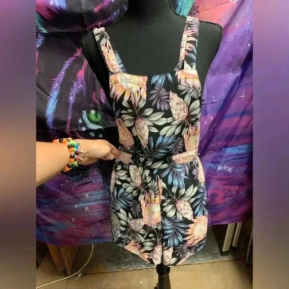 Floral suspenders